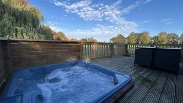 Tina de hidromasaje al aire libre