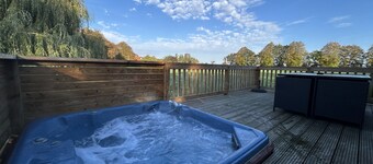 Athelington Lodge - Ash - sleeps 6 guests in 2 bedrooms