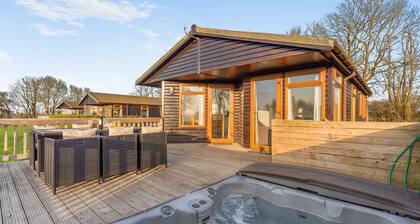 Athelington Lodge - Ash - sleeps 6 guests in 2 bedrooms