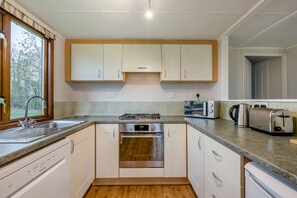 Fridge, microwave, oven, dishwasher - Athelington Lodge - Oak - sleeps 6 guests  in 2 bedrooms (Eye)