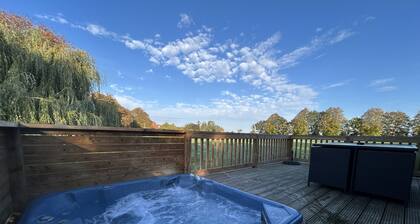 Athelington Lodge - Oak - sleeps 6 guests in 2 bedrooms