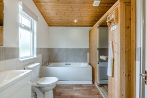 Shower, hair dryer - Field View 1 bed No Pets Walnut (Eye)