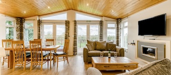 Field View 2 bed (S)- Spruce - sleeps 6 guests in 2 bedrooms
