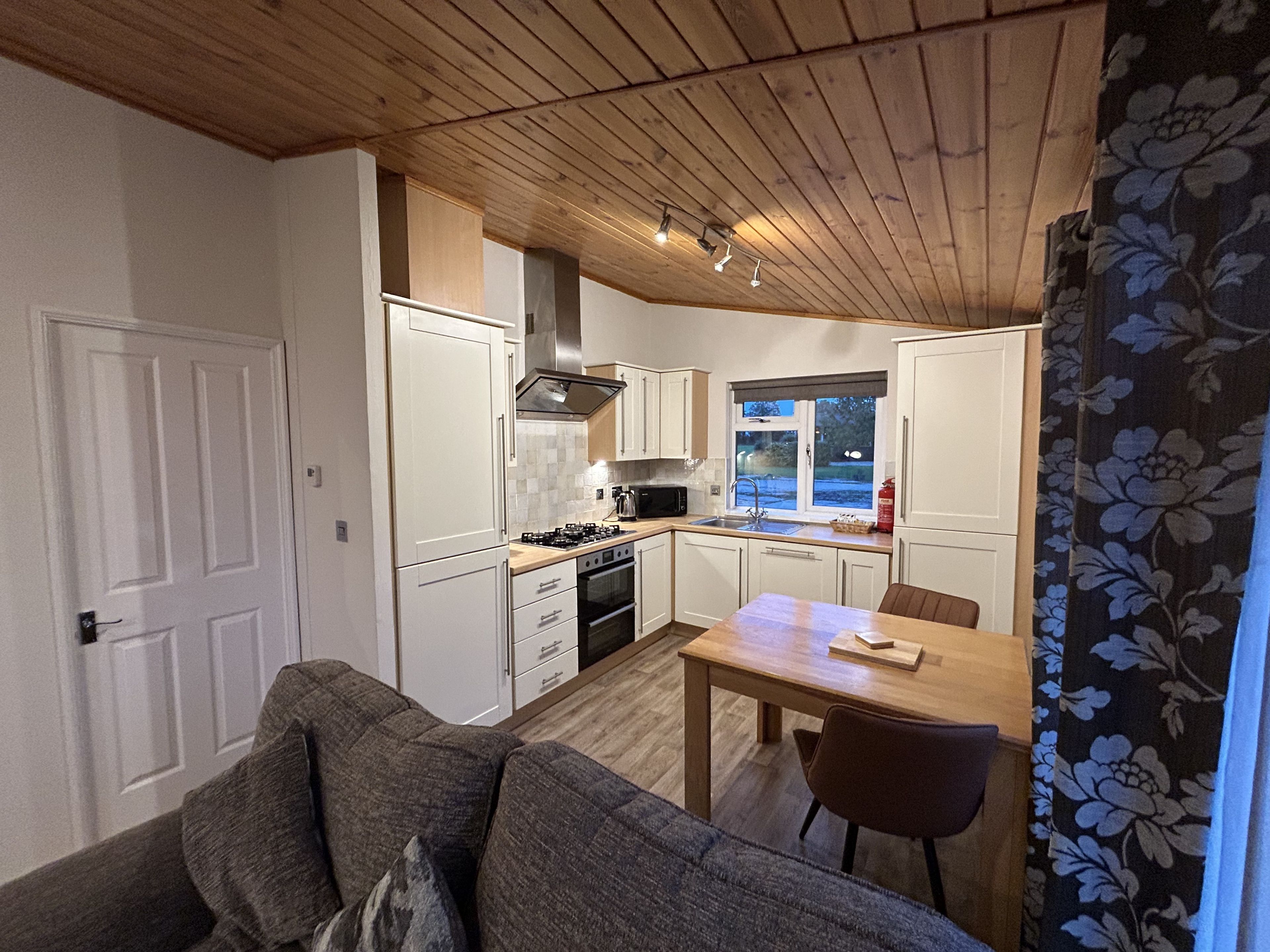 Refrigerador, microondas, horno y lavavajillas 