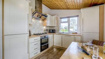 Refrigerador, microondas, horno y lavavajillas