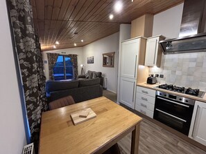 Interior - Field View 1 bed-No Pets-Cedar - sleeps 2 guests  in 1 bedroom (Eye)