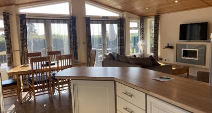Field View 2 bed - Hazel - sleeps 6 guests in 2 bedrooms