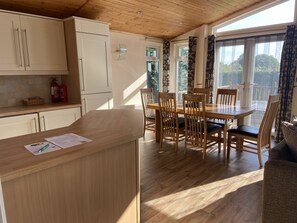 Dining - Field View 2 bed - Hazel - sleeps 6 guests  in 2 bedrooms (Eye)