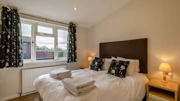 Iron/ironing board, free WiFi, bed sheets