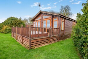Exterior - Field View 2 bed - Hazel - sleeps 6 guests  in 2 bedrooms (Eye)