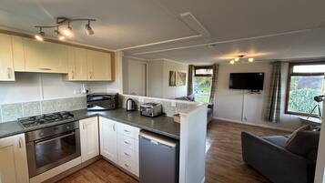 Refrigerador, microondas, horno y lavavajillas