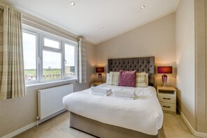 Iron/ironing board, free WiFi, bed sheets - Primrose 1 bed-No Pets-Lily  - sleeps 2 guests  in 1 bedroom (Eye)