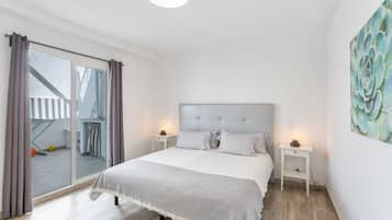 5 bedrooms, iron/ironing board, WiFi, bed sheets