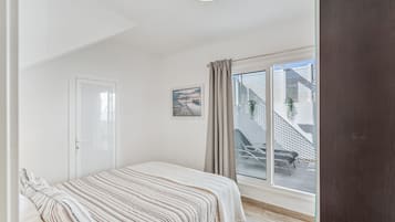 5 slaapkamers, een strijkplank/strijkijzer, wifi, beddengoed