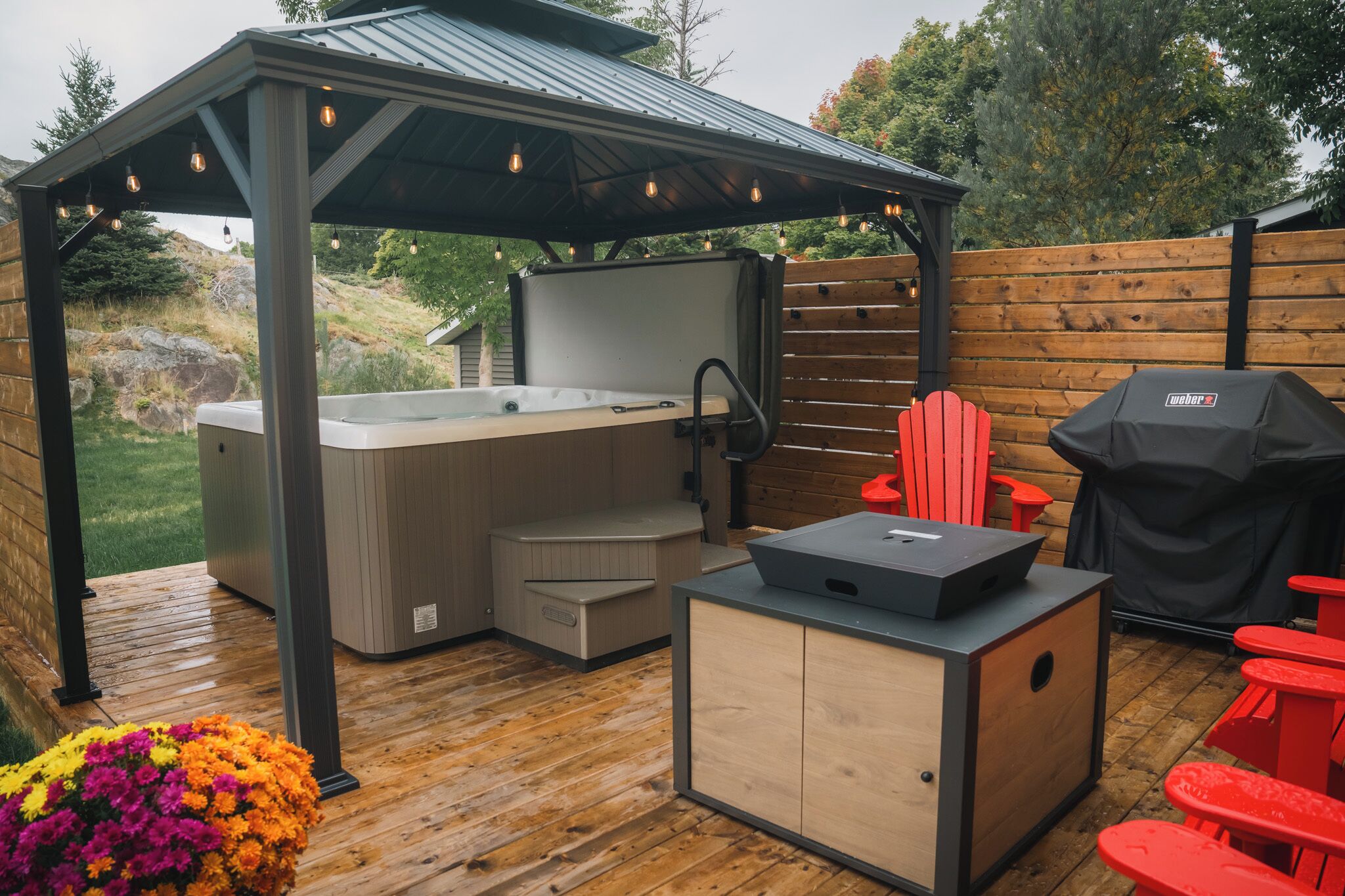 Outdoor spa tub