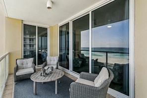 Property grounds - Newly Renovated 4th-Floor Gulf Front Condo – A Luxurious Coastal Retreat! Sleeps 10 (Navarre)