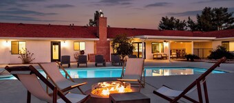 Hermosa • Pool, Spa, Pickleball, Speakeasy Saloon!