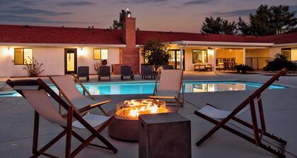 Hermosa • Pool, Spa, Pickleball, Speakeasy Saloon!