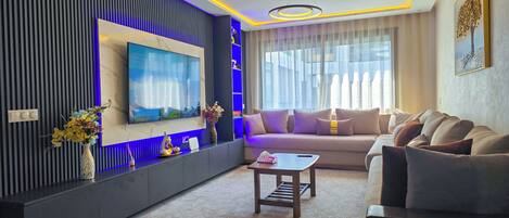 Appartement Majestueux, 3 chambres, balcon | Coin séjour