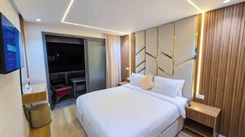 Grand Apartment, 3 Bedrooms, Balcony | In-room safe, iron/ironing board (on request), WiFi (free)