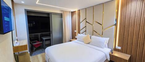 Grand Apartment, 3 Bedrooms, Balcony | In-room safe, iron/ironing board, free WiFi