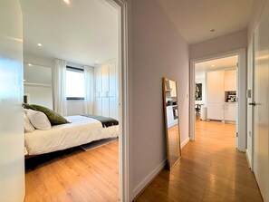 WiFi, bed sheets, wheelchair access - The Designer Skyline (Greater London)