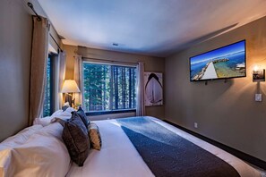 Tabla de planchar con plancha, wifi, ropa de cama