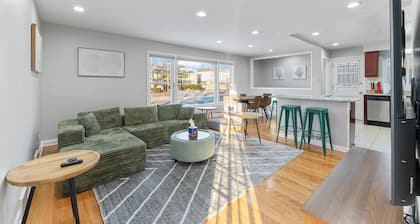 Family-Friendly 4BR Skokie Home - Garage