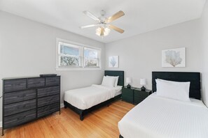 4 bedrooms, iron/ironing board, WiFi, bed sheets