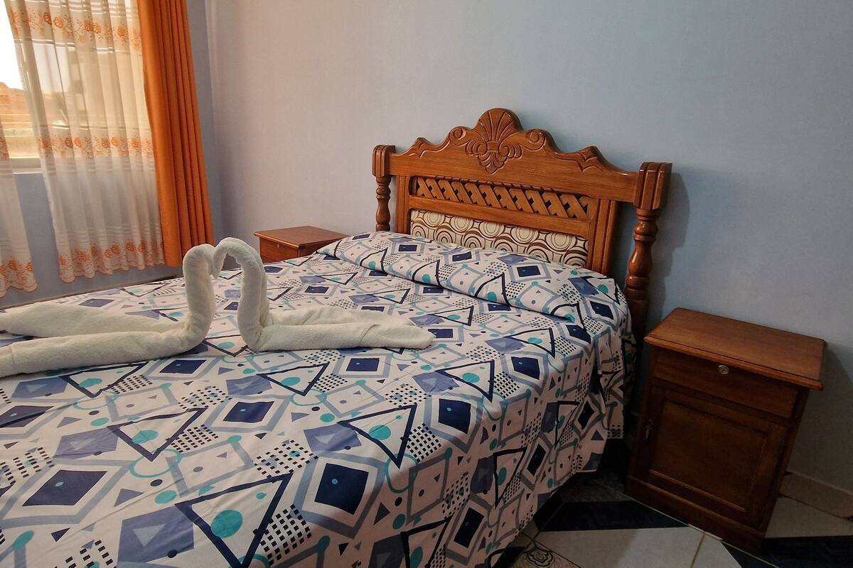 Comfort vierpersoonskamer, uitzicht op stad | Gratis wifi