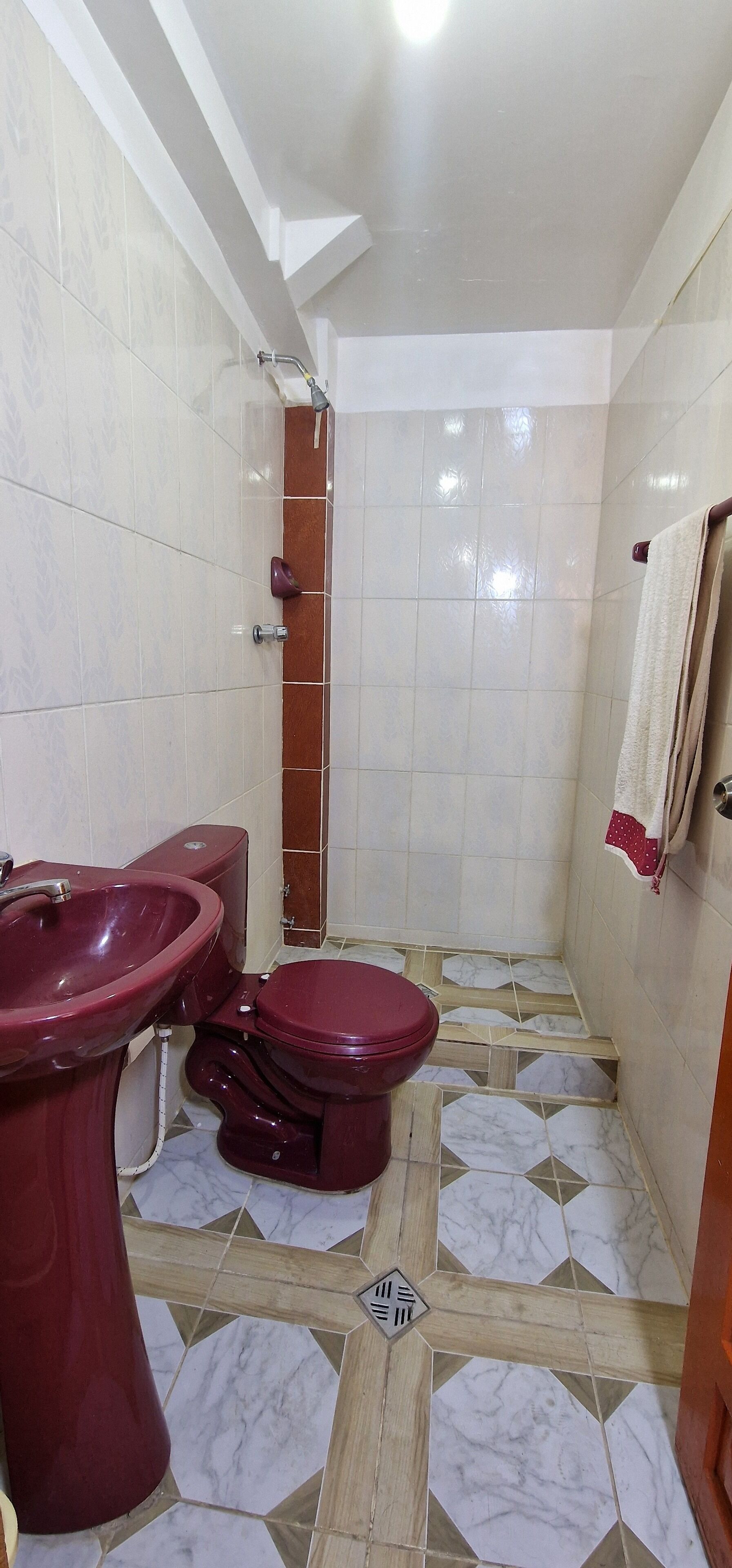 Comfort Quadruple Room, City View | Bathroom | Towels