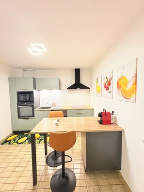 Fridge, microwave, oven, stovetop - The Auvergne cocoon (Lapalisse)