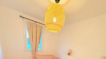 2 slaapkamers, een strijkplank/strijkijzer, gratis wifi, beddengoed