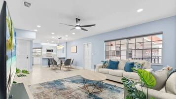 Deluxe Condo | Interior