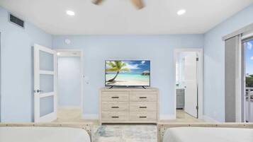 Condo luxo | Espaço de trabalho para notebook, ferros/tábuas de passar roupa