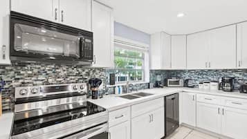 Deluxe Condo | Private kitchen | Full-size fridge, microwave, oven, stovetop