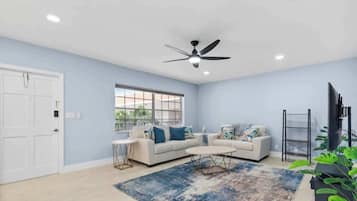 Deluxe Condo | Living area