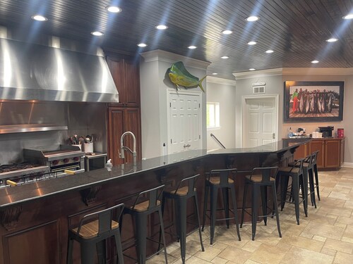 Wirenut Landing Peaceful waterfront 
11 bedroom 15 Bath