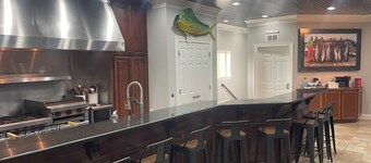 Wirenut Landing Peaceful waterfront 
11 bedroom 15 Bath