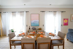 Dining - Seabreeze beachfront house on Simspon bay beach (Simpson Bay)