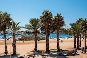 Unclassified image, 4 of 13, button - Terrasse Azur, 4 person apartment, large terrace (Bormes-les-Mimosas)