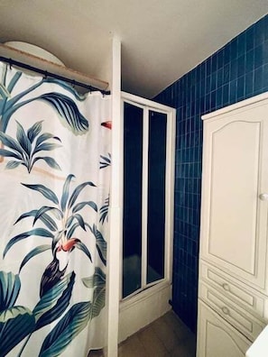 Unclassified image, 5 of 13, button - Terrasse Azur, 4 person apartment, large terrace (Bormes-les-Mimosas)