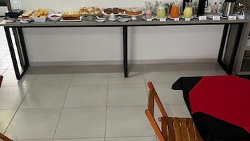 Kahden hengen standard-huone (yksi tai kaksi sÀnkyÀ) | Ruokailu