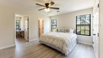 3 bedrooms, internet, bed sheets