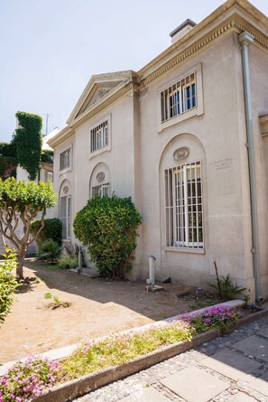 Exterior - Vibrant Studio in Bellavista | Near Metro for 3 (Providencia)