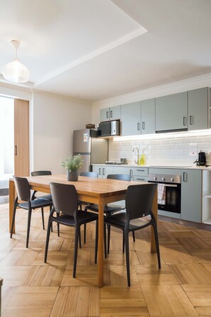 Dining - Luxury 1BR Loft in Bellavista | Near Metro Fits 5 (Providencia)