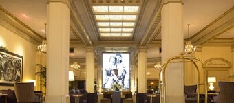 Deluxe Queen Room with Classic Hollywood Style