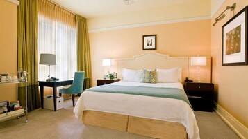 1 多间卧室、客房内保险箱、办公桌、熨斗/熨衣板