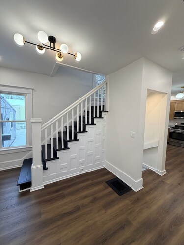 Newly remodeled  3-bed house sleeps 8  in Oneonta  1/2 mile from Allstar village