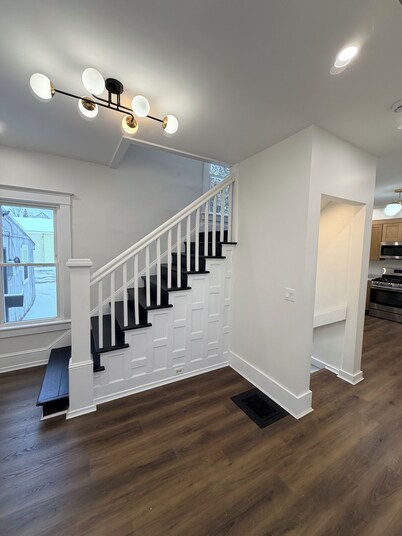 Newly remodeled  3-bed house sleeps 8  in Oneonta  1/2 mile from Allstar village